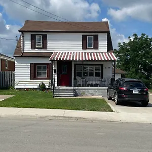  Apartment Newly Renovated 2 Bedroom 1 Ba *10 Min Walk To Falls*